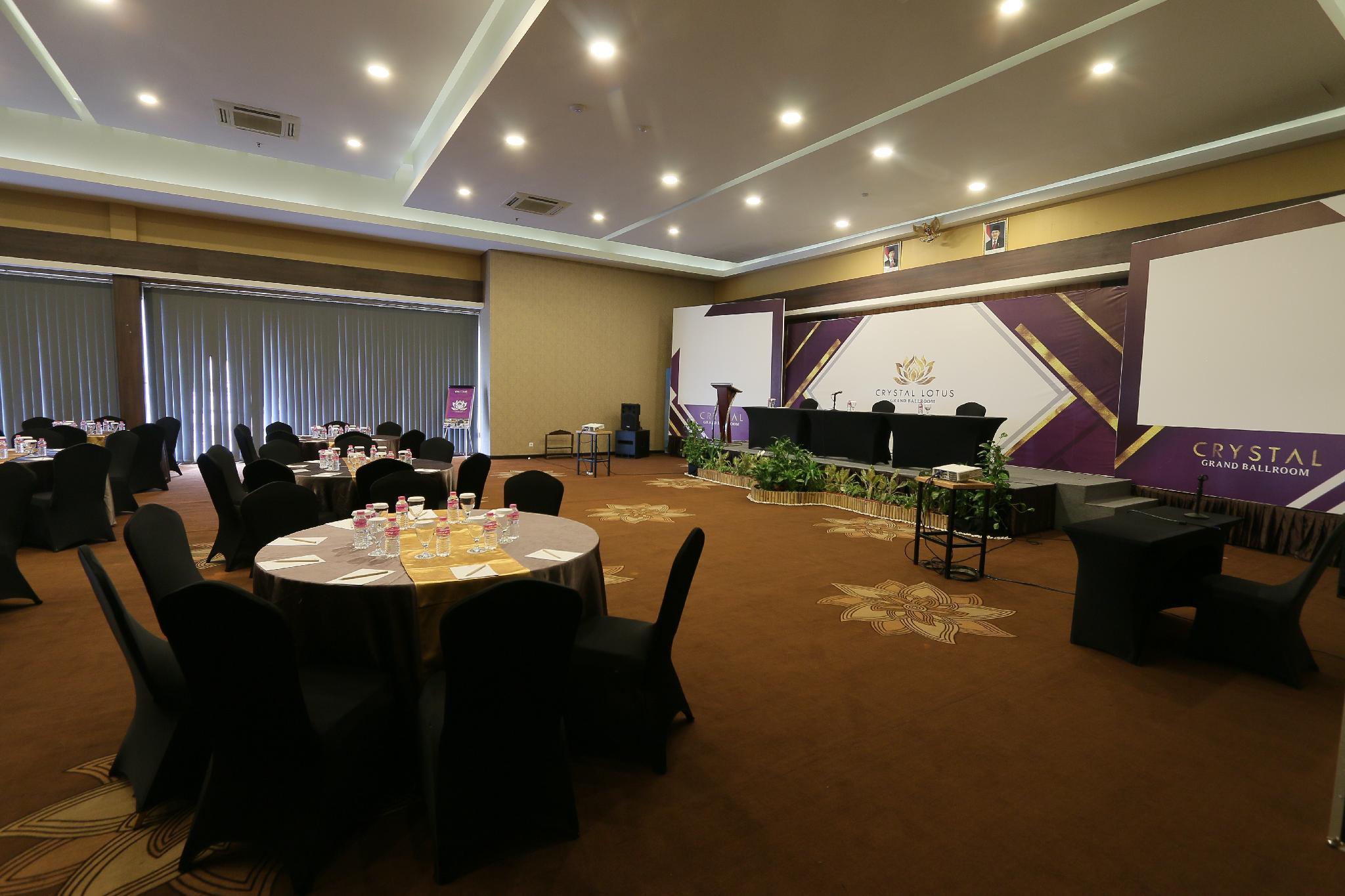 Crystal Lotus Hotel Yogyakarta Esterno foto