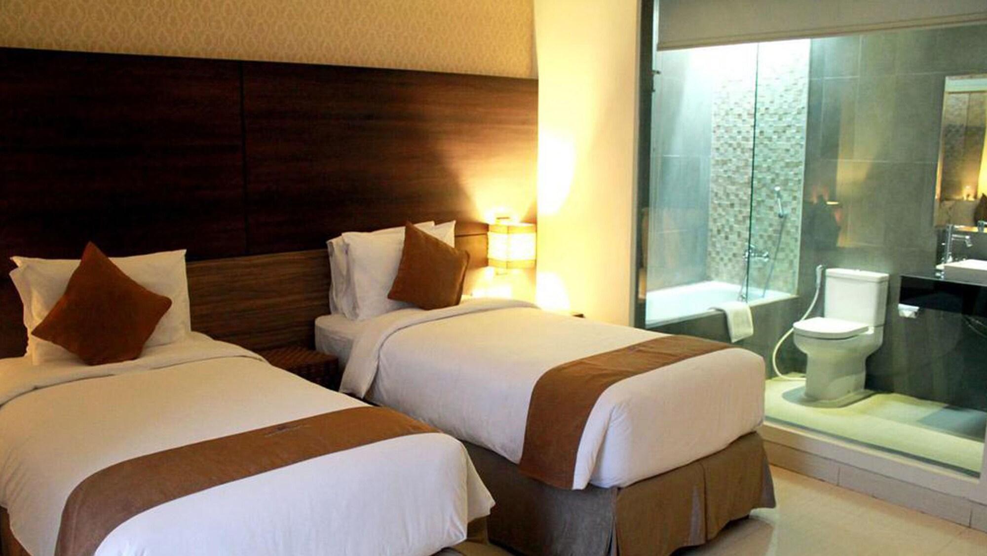 Crystal Lotus Hotel Yogyakarta Esterno foto