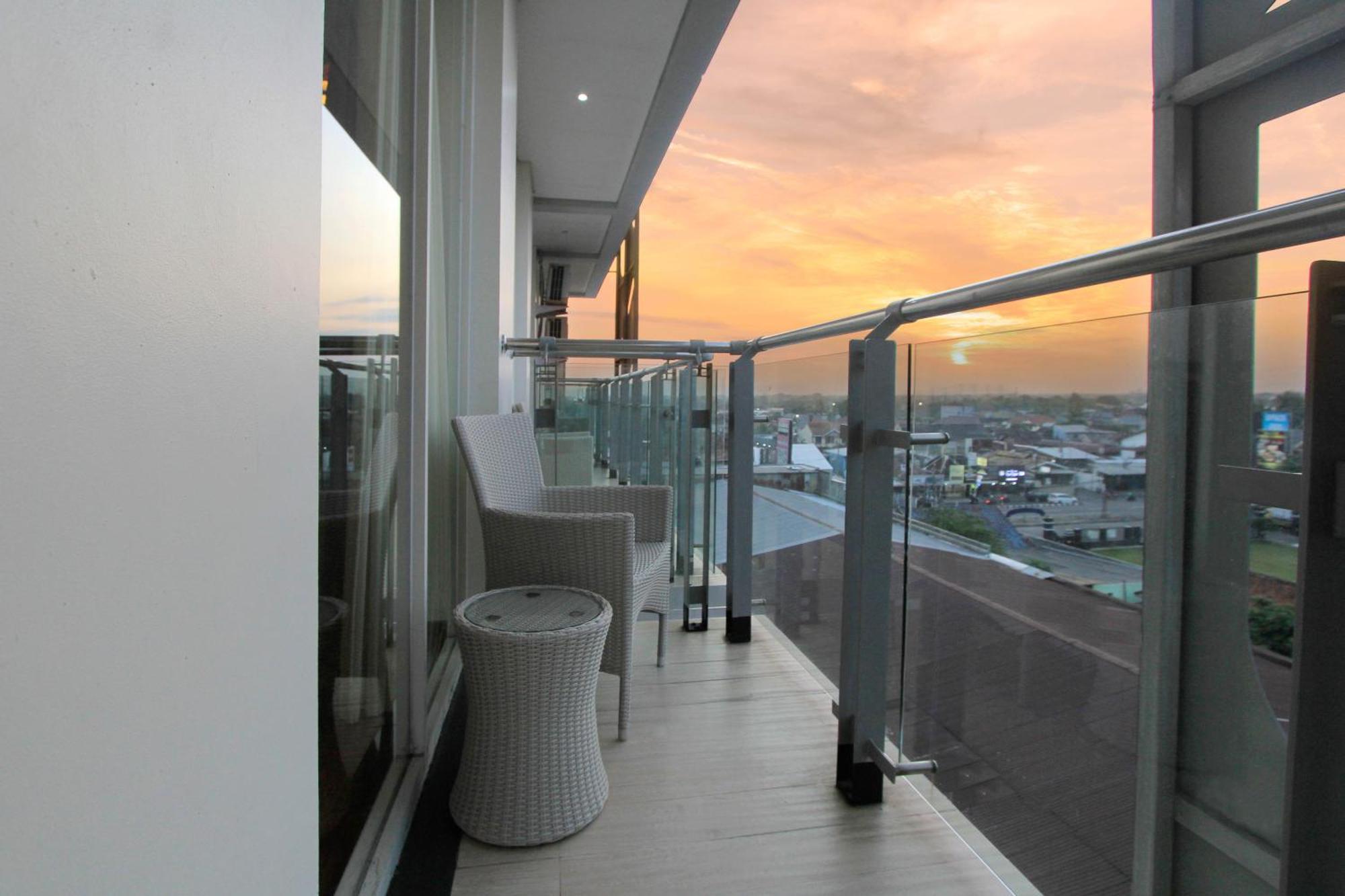 Crystal Lotus Hotel Yogyakarta Esterno foto
