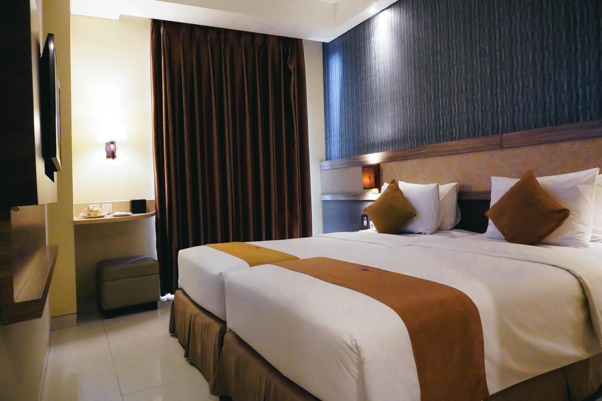 Crystal Lotus Hotel Yogyakarta Esterno foto