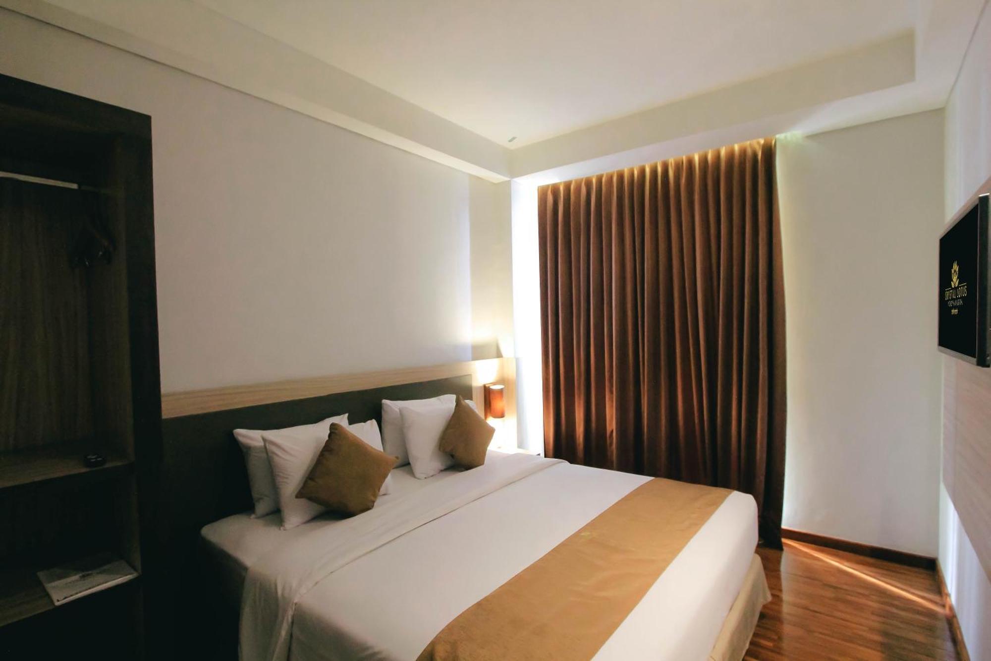 Crystal Lotus Hotel Yogyakarta Esterno foto