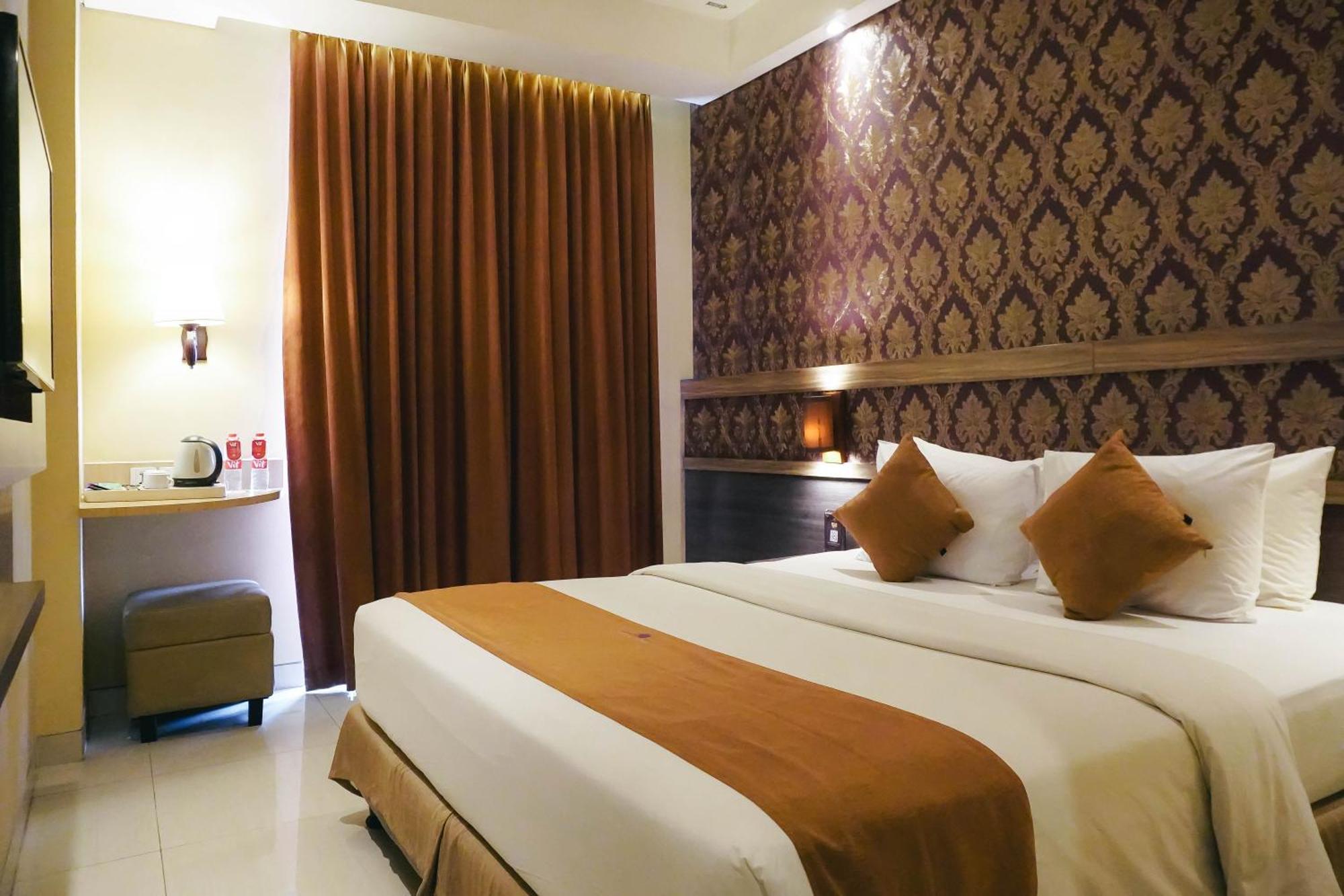 Crystal Lotus Hotel Yogyakarta Esterno foto