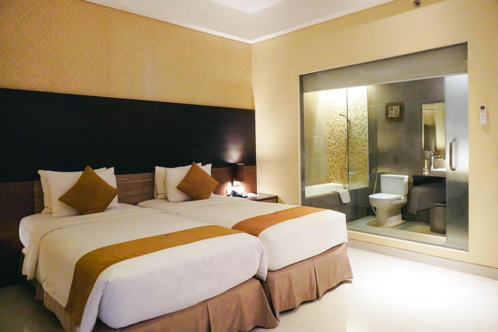 Crystal Lotus Hotel Yogyakarta Esterno foto