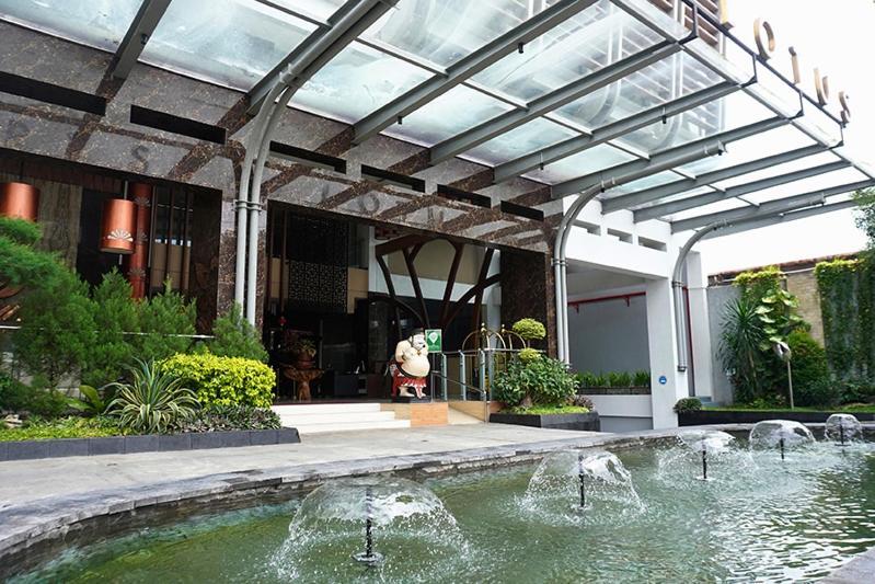 Crystal Lotus Hotel Yogyakarta Esterno foto