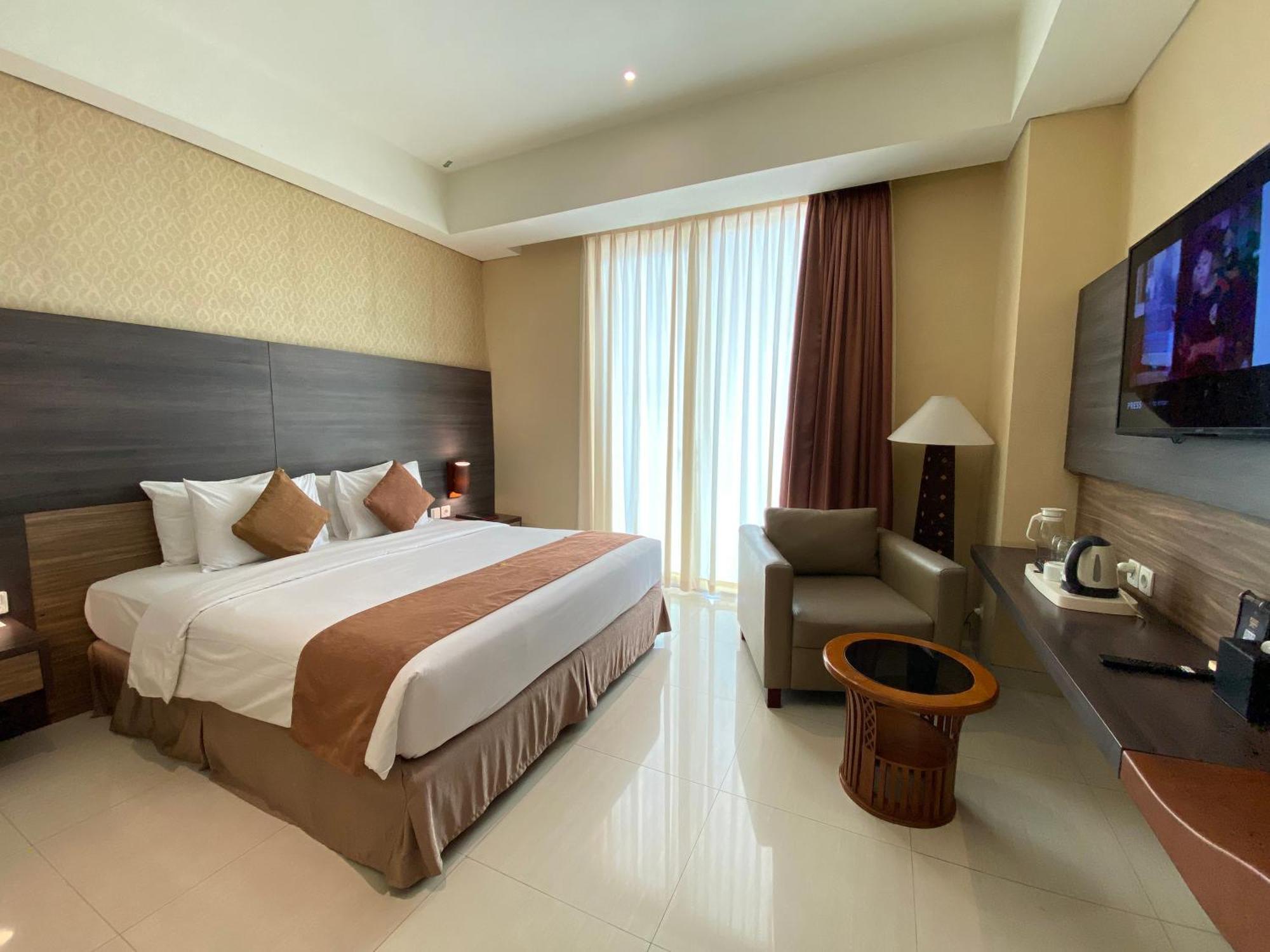 Crystal Lotus Hotel Yogyakarta Esterno foto